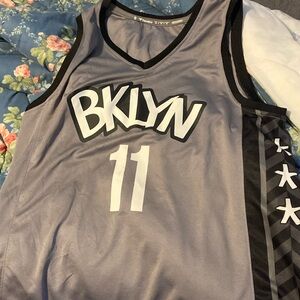 Kyrie Irving grey Brooklyn nets jersey